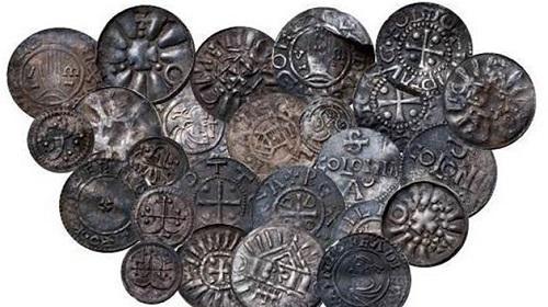 Primeras monedas de Dinamarca: un joven halla 'el tesoro' del rey Harald 