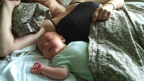 Los beb�s que duermen con sus padres tienen m�s riesgo de muerte s�bita