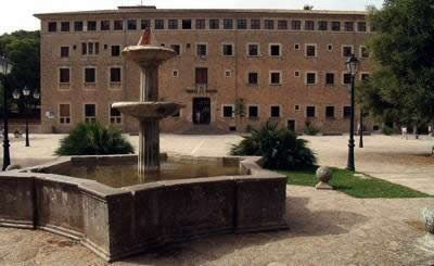 Un herido grave y 200 personas desalojadas del Monasterio de Lluc por un incendio leve