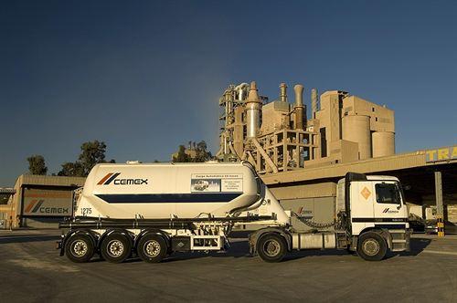 Salen del Puerto de Palma 16.000 toneladas de cemento de la planta de Cemex, en Lloseta
