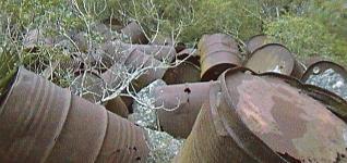 126 bidones en pleno ANEI de Cala Agulla