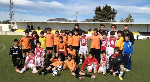 Encuentro entre futbolistas de la escuela de tecnificación del plan Marcet y los equipos del CD Cardassar