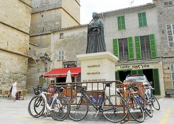 El Ayuntamiento quiere reubicar la estatua de Jaume II en la plaza
