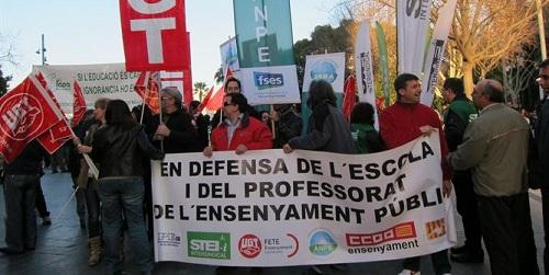 Cerca de 2.000 personas se manifiestan en Palma a favor de la educación pública