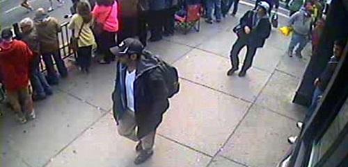 El FBI publica la imagen de los dos sospechosos de los atentados de Boston