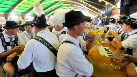 Una mayoría de alemanes ve a España un país corrupto, poco fiable, pobre y de ciudadanos ociosos, según Elcano