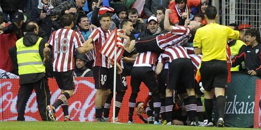 El Athletic retrasa el alirón culé  