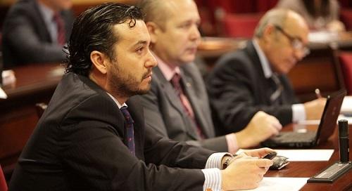 El PP asegura que el Pacte 'ha hipotecado y amordazado' al Govern al estatutarizar a 4.400 empleados de Salud