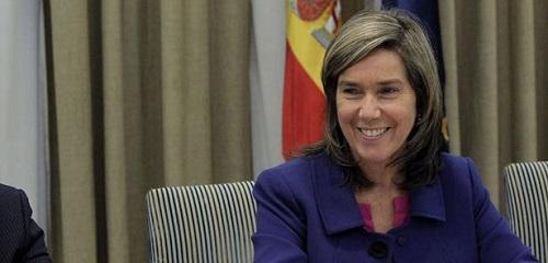 El PSOE contraataca a Mato con una ofensiva en el Congreso para pedirle la cobertura sanitaria a los 'sin papeles'