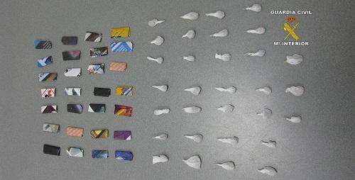 Detenidos dos jóvenes de 21 y 24 años en Playa d'en Bossa (Ibiza) por vender droga cerca de una discoteca