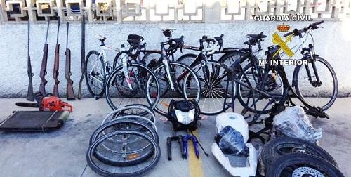 Detenidos en Mallorca dos jóvenes de 19 y 21 años y un hombre de 40 por robar bicicletas y ciclomotores