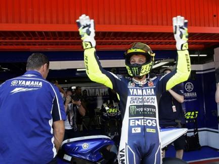 Rossi se reencuentra y lidera por delante de Lorenzo y Pedrosa