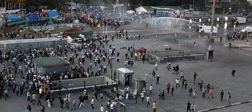 La Policía desaloja la acampada de Taksim en Turquía