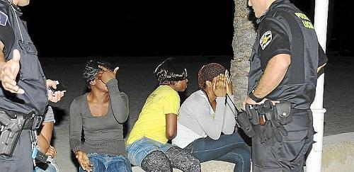 Diario 'Bild': 'Timadores, carteristas y prostitutas baratas dominan las playas'