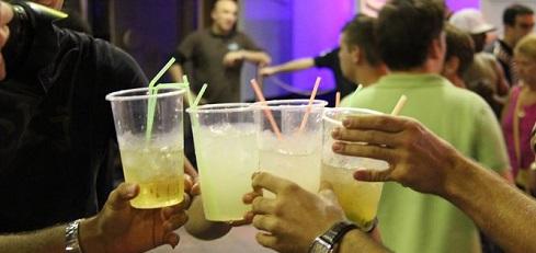 El alcohol y tabaco son las drogas que más consumen los jóvenes en Baleares con un edad de inicio de entre 13 y 14 años