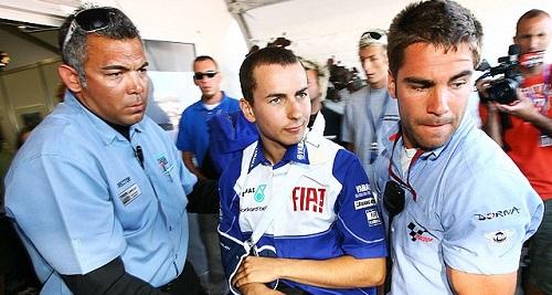 Lorenzo se fractura la clavícula y no correrá en Assen