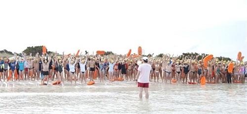 Un total de 228 nadadores participaron en la Vuelta a Nado a Formentera para la lucha contra la Fibrosis Quística