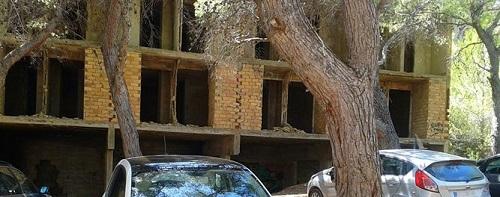 Los socialistas de Sant Joan exigen que se elimine la ruina existente en Cala d'en Serra