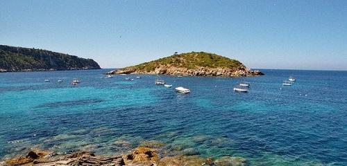 Se hunde un pesquero frente la costa de Sant Elm