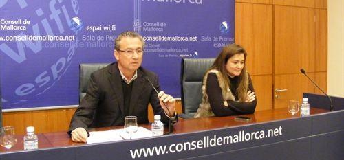 El PSIB critica que el Consell cerró 2012 con un superávit de 27 millones mientras dejó de pagar a los más necesitados