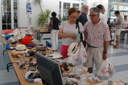 El mercadillo del Real Club Náutico de Palma recauda 1.600 euros para Cáritas