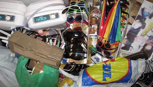 Los policías locales levantan 60 denuncias por venta ambulante en las playas de los municipios del sudeste de Mallorca