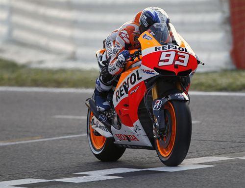 Márquez hace historia y sale más líder de Laguna Seca

