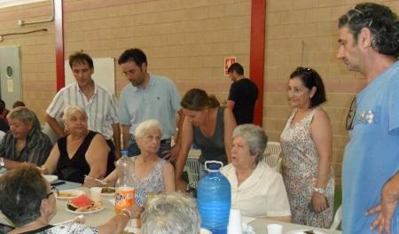 La presidenta del Consell da su apoyo a los vecinos del municipio de Estellencs evacuados al polideportivo de Esporles 