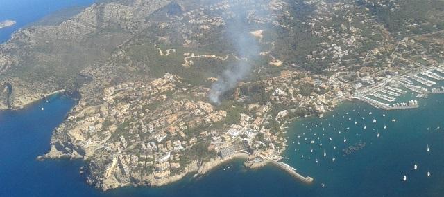 Declarado un incendio forestal de nivel 1 en Monport, en Andratx, durante la visita de la Reina y el principe