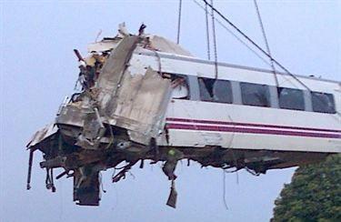 El interventor asegura que tenía el móvil 'en el bolsillo' cuando descarriló el tren



