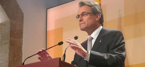 Cataluña lleva a los tribunales el reparto 'ilegal' del déficit entre Estado y CCAA y prorroga sus presupuestos