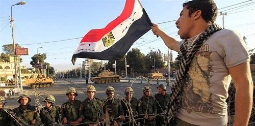 El Ejército egipcio sella la plaza Tahrir con acorazados y alambradas

