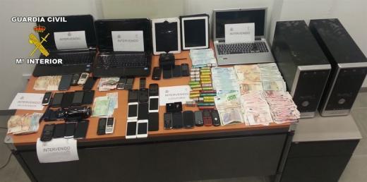 Desarticuladas dos bandas que robaban y vendían móviles y accedían a las cuentas bancarias de sus propietarios