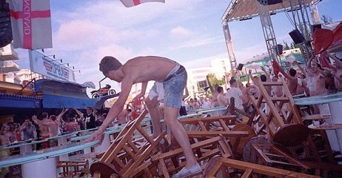 Los hoteleros de Palmanova-Magaluf han expulsado a 219 turistas por comportamientos incívicos durante el 2013