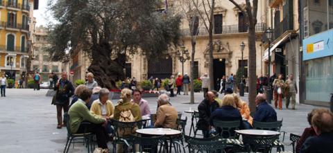 El PSIB pide un periodo de pruebas para evaluar el impacto de las terrazas en la plaza de Cort