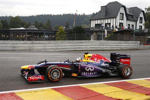 Vettel lidera otra jornada incontestable de Red Bull
