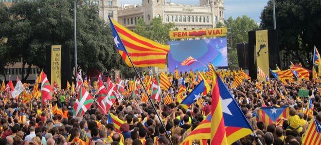 Los convocantes de la cadena humana exigen a Mas la consulta en 2014
