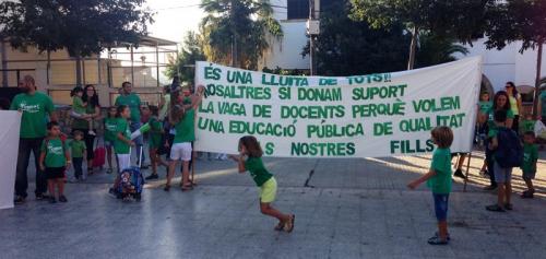 Padres y alumnos de la escuela de Llubí y del colegio de Sant Jordi comienzan el curso con un apoyo a la huelga