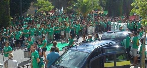 Más de 1.000 personas se concentran frente a la UIB en apoyo de la huelga educativa con motivo de la apertura del curso