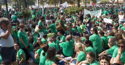 Mil personas se concentraron este sábado en Vara de Rey, Ibiza, en protesta por el TIL