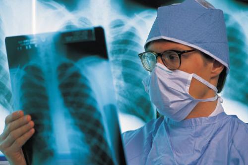 Baleares es la Comunidad que menos paga a sus médicos, con 52.063 euros anuales