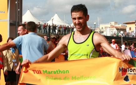 Alrededor de 11.000 deportistas participan en el TUI Marathon, que gana el mallorquín Miquel Capó