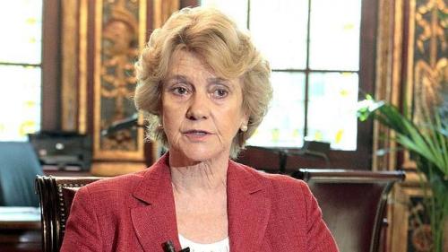 Becerril se ofrece a mediar en el conflicto entre la comunidad educativa y el Gobierno, como hizo en Baleares