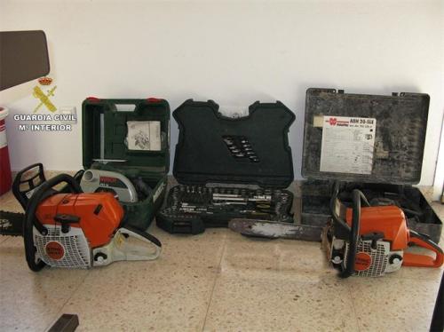 Detienen a un hombre por robar dos motosierras, una radial y otras herramientas por valor de 1.500 euros