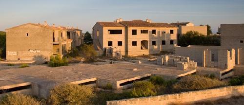 El material procedente de la demolición de las viviendas de ses Covetes servirá para recuperar el estado de los terrenos