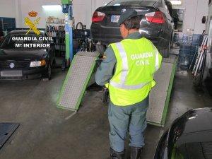 El conseller García se compromete a luchar contra el intrusismo de los talleres pirata de reparación de vehículos