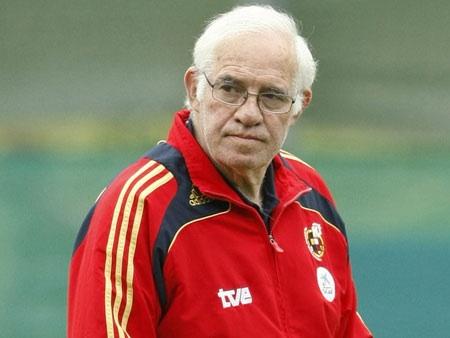 Luis Aragonés anuncia su retirada del fútbol
