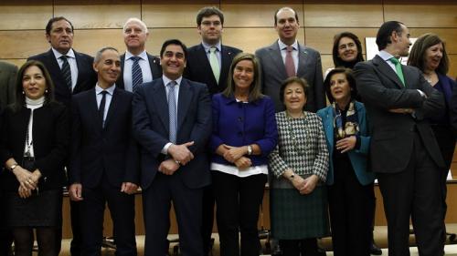 Sanidad y CCAA acuerdan prohibir los cigarrillos electrónicos en centros sanitarios, escolares y transporte público