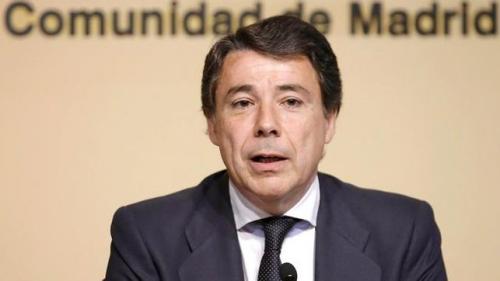 El PSOE augura un futuro 'negro y cortito' a González y recuerda que Rajoy también arropó a Matas