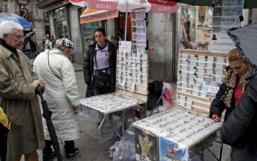 La crisis afecta negativamente a las ventas de lotería, pese a la creencia popular contraria, según estudio